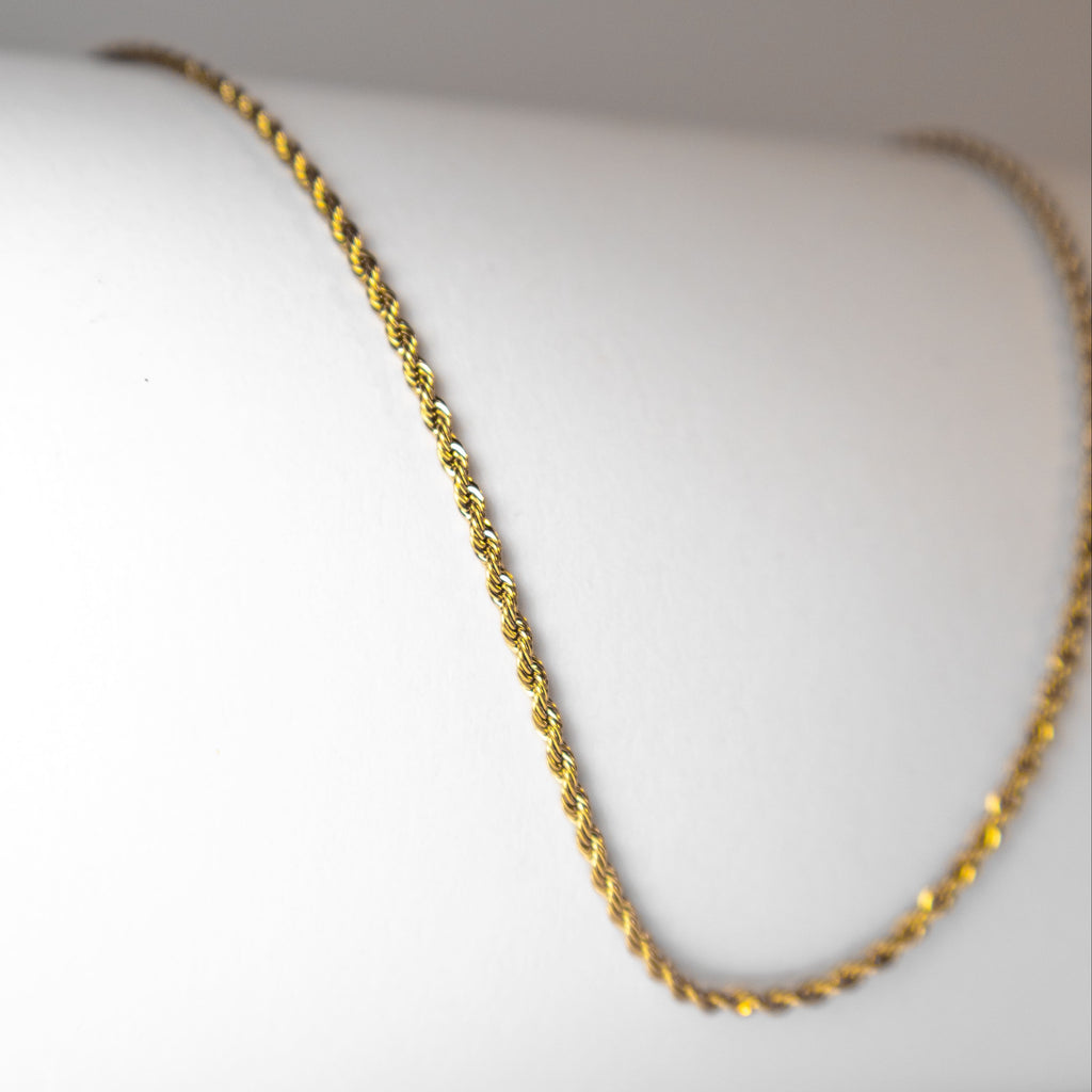 Twisted rope gold necklace with a minimalist polished finish